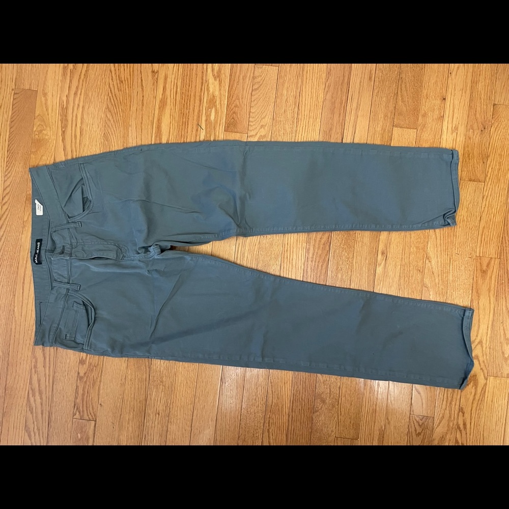 Men’s Navi jeans brand but not jeans. More like a dress pant.
